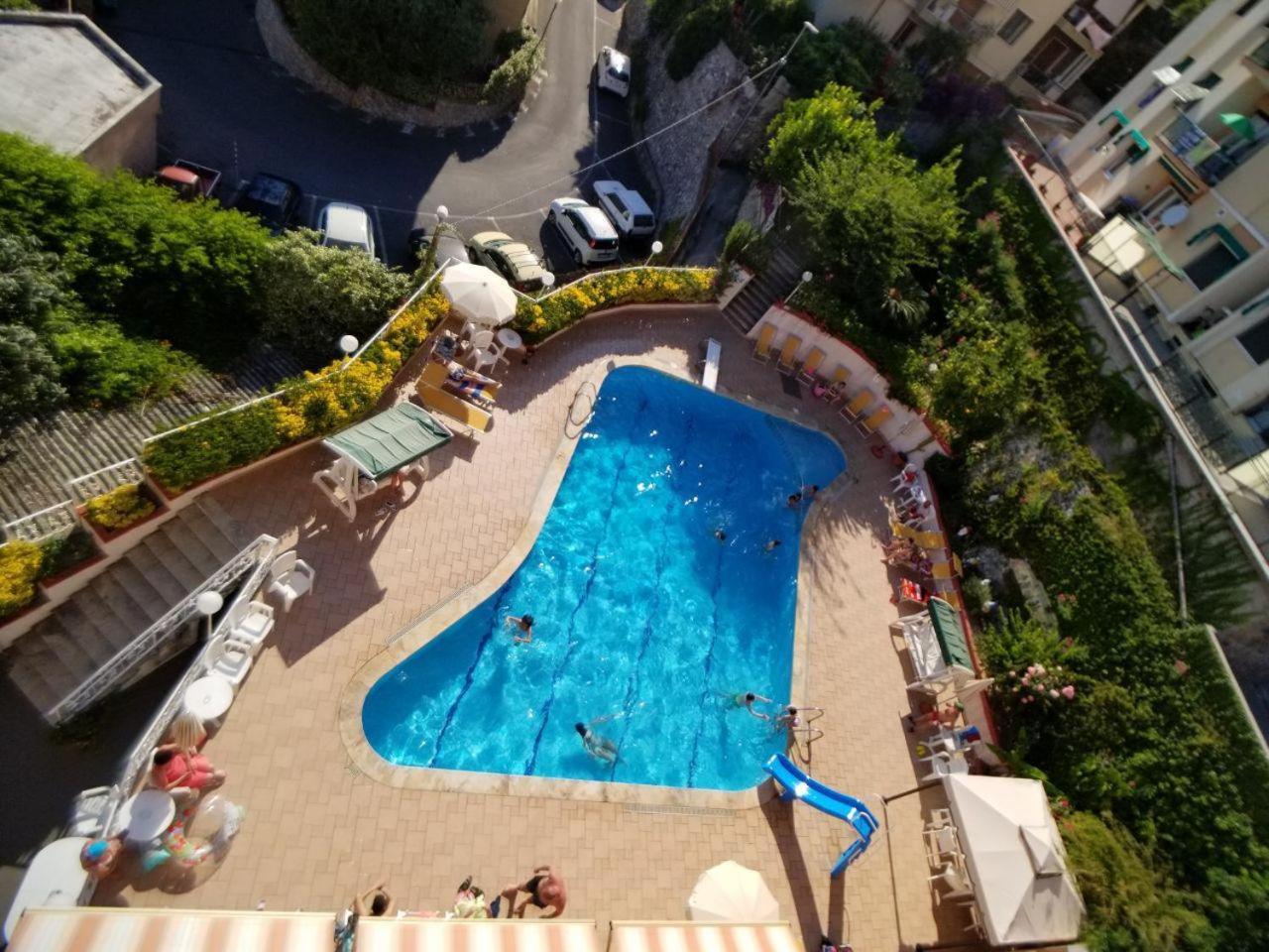 Olivotti 3*